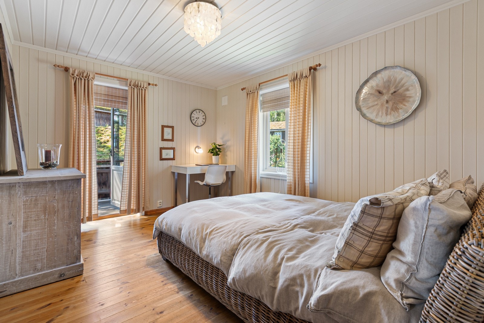 Det andre soverommet ligger like ved og har også adkomst ut mot samme balkong. Galleribilde