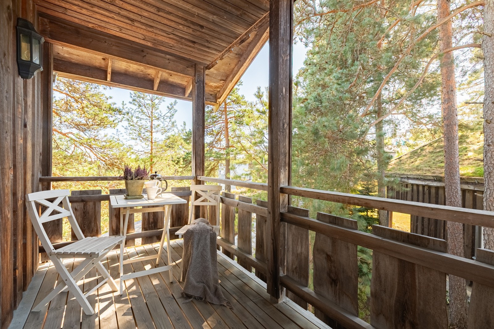 Herlig, overbygd balkong på ca. 11 kvm. Galleribilde