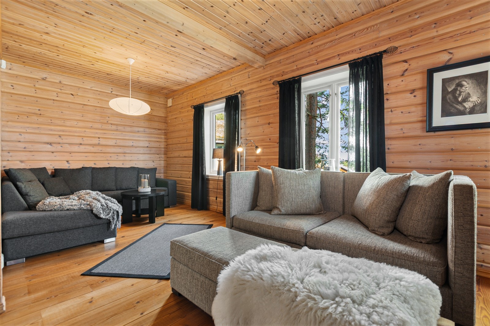 Rommet er av god størrelse, og her det etter eget ønske hva rommet skal benyttes til. Galleribilde