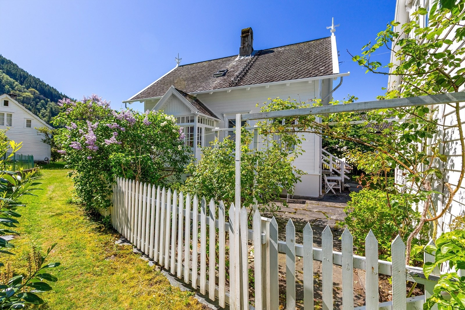 - Hagen er pent opparbeidet og godt vedlikeholdt gjennom årene - Galleribilde