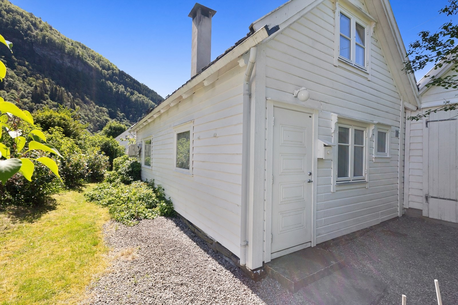 - Bolighus 2 er fordelt over to plan og er ombygget til et funksjonelt gjestehus med moderne fasiliteter (ikke bruksendret) - Galleribilde