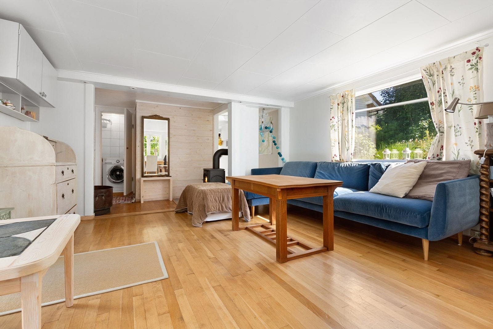 - Stuen har en praktisk utforming som gjør det enkelt å møblere etter eget ønske - Galleribilde