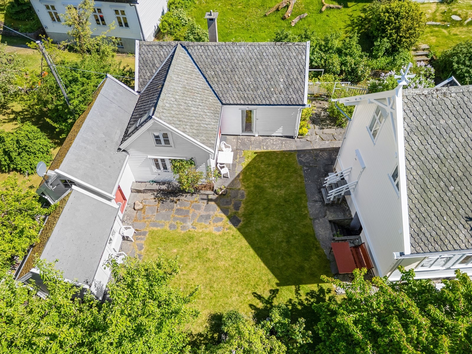 - Området er perfekt for deg som ønsker umiddelbar nærhet til sjøliv, friluft og ro, samt kort avstand til Jondal sentrum - Galleribilde