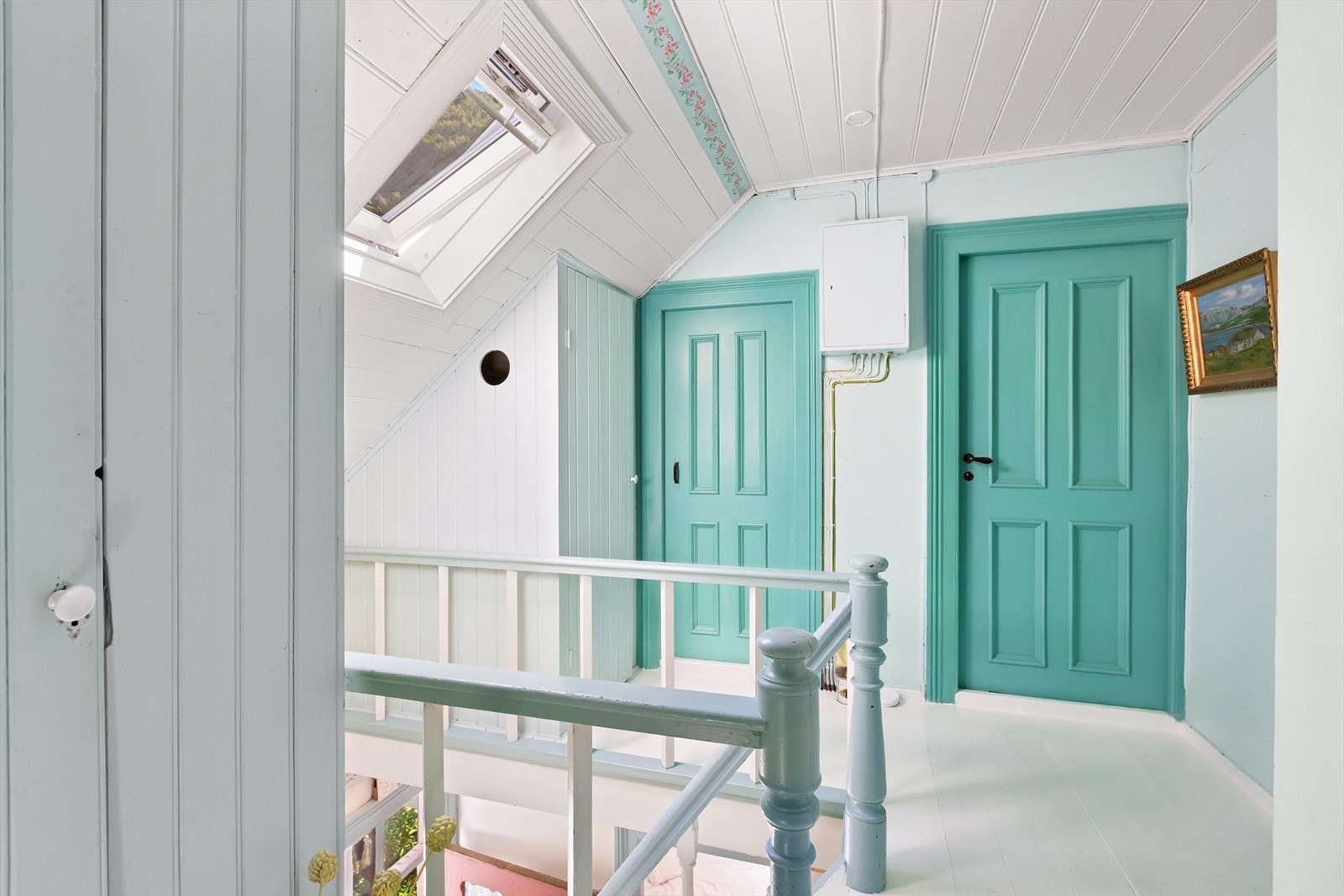 - Her har du god plass til å ha venner og familie på besøk. Merk de nydelige detaljene i taket - Galleribilde