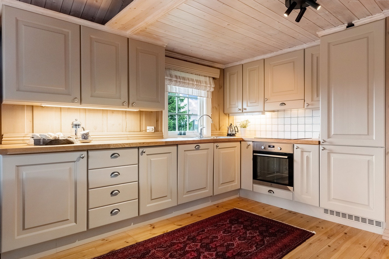 Godt med skap- og benkplass Galleribilde