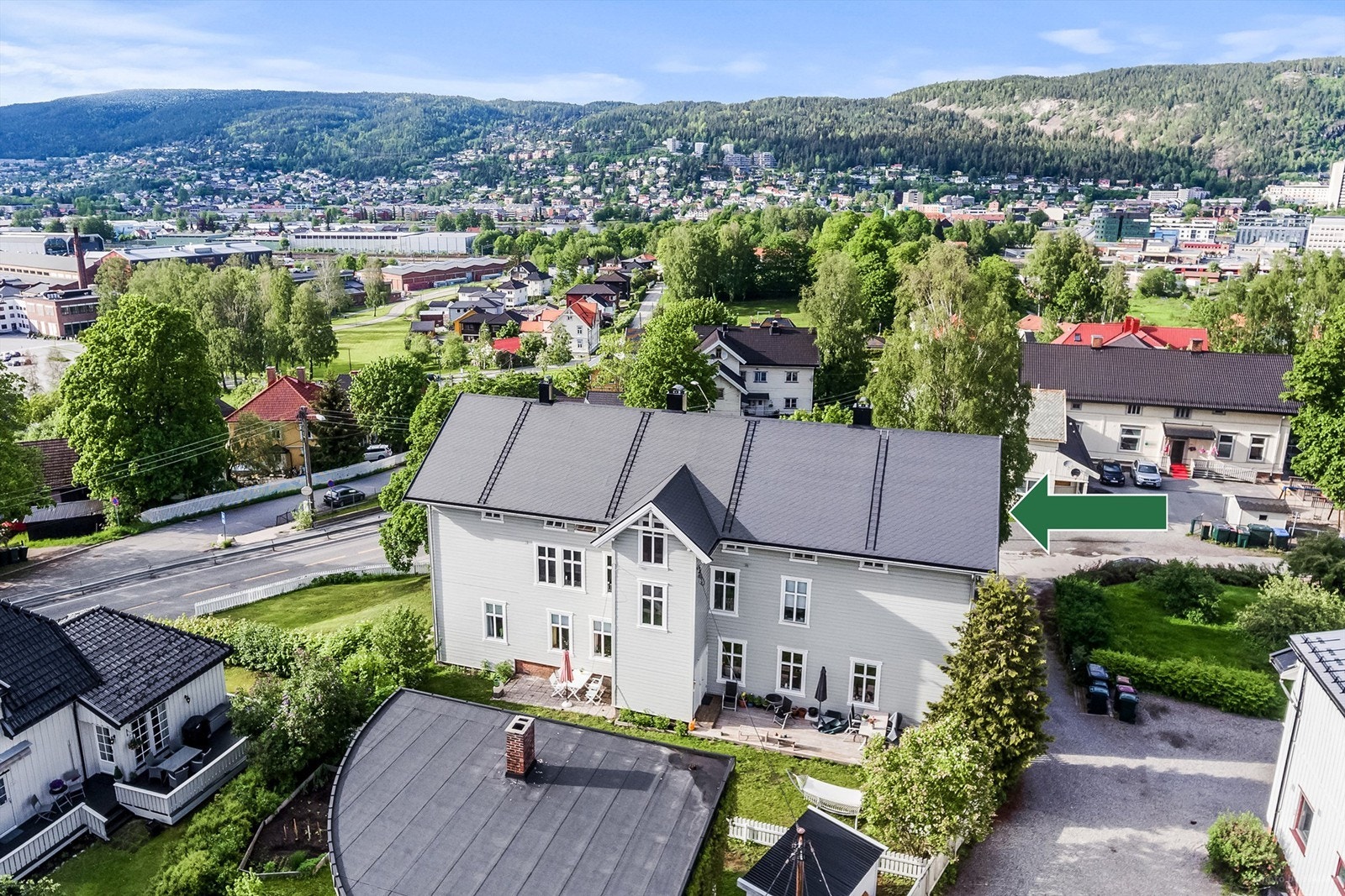 Gangavstand til sentrum med togstasjon, bussknutepunkt og flere servicetilbud Galleribilde