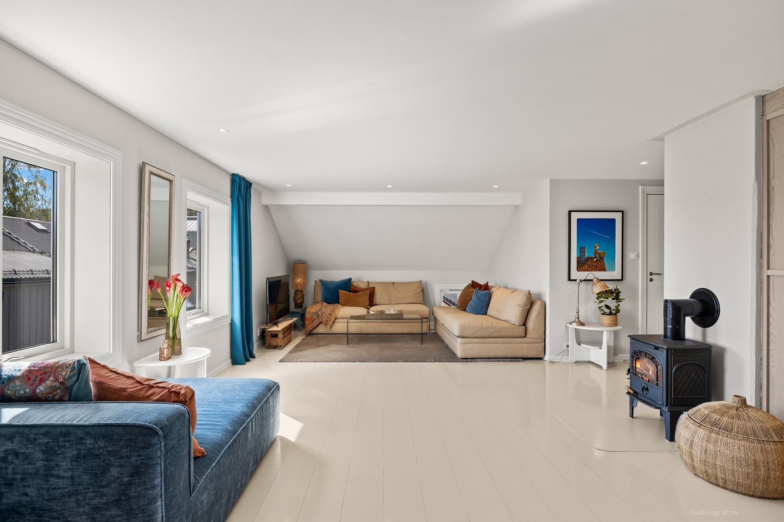 Oppusset stue, kjøkken og entré/gang i 2023 (unntatt gulv) Galleribilde