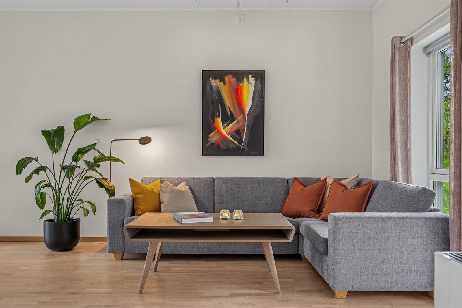 Velkommen til Solstrandvegen 26 - Presentert av DNB Eiendom v/ Linn Ellingsen. Galleribilde