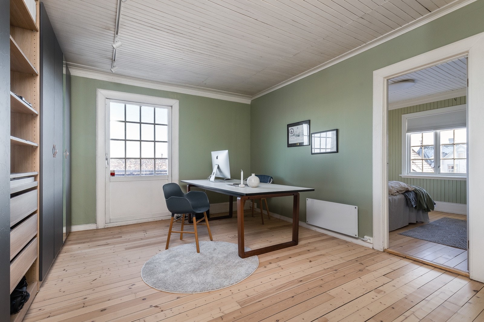 Fra stuen er det utgang til balkong. Galleribilde