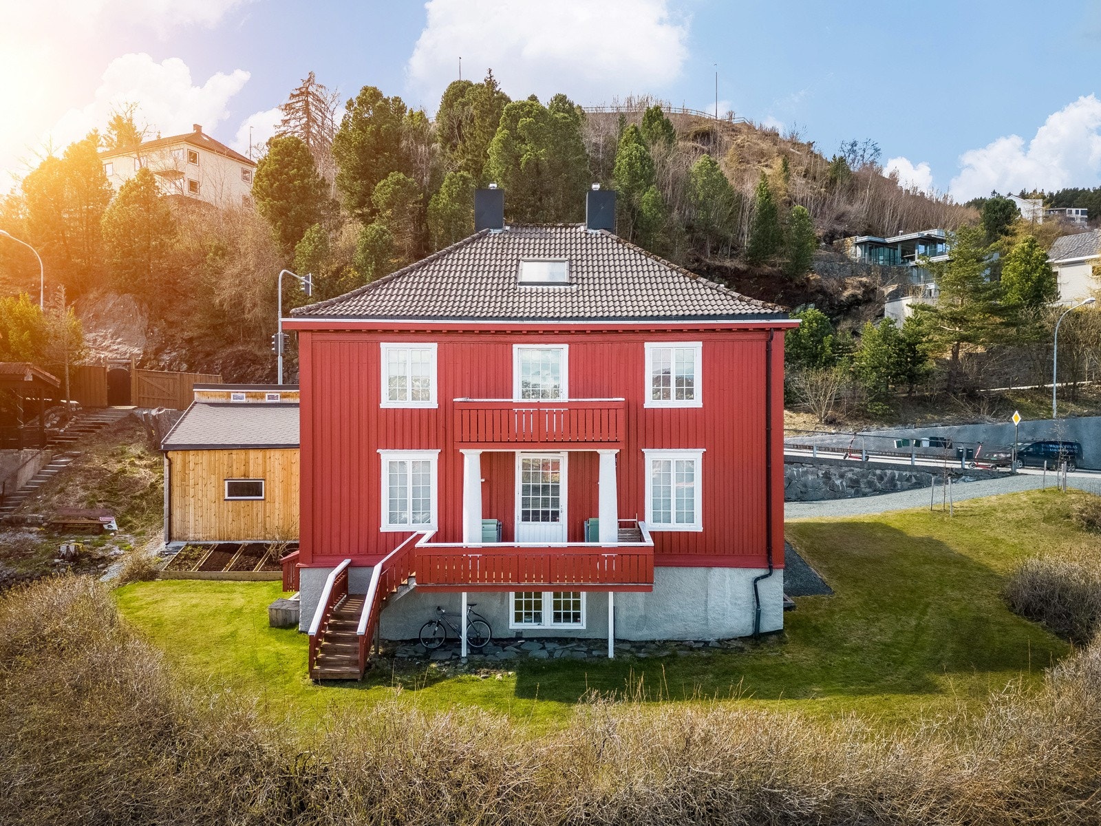 Proaktiv Eiendomsmegling ønsker velkommen til en unik villaeiendom i Byåseveien 37 Galleribilde