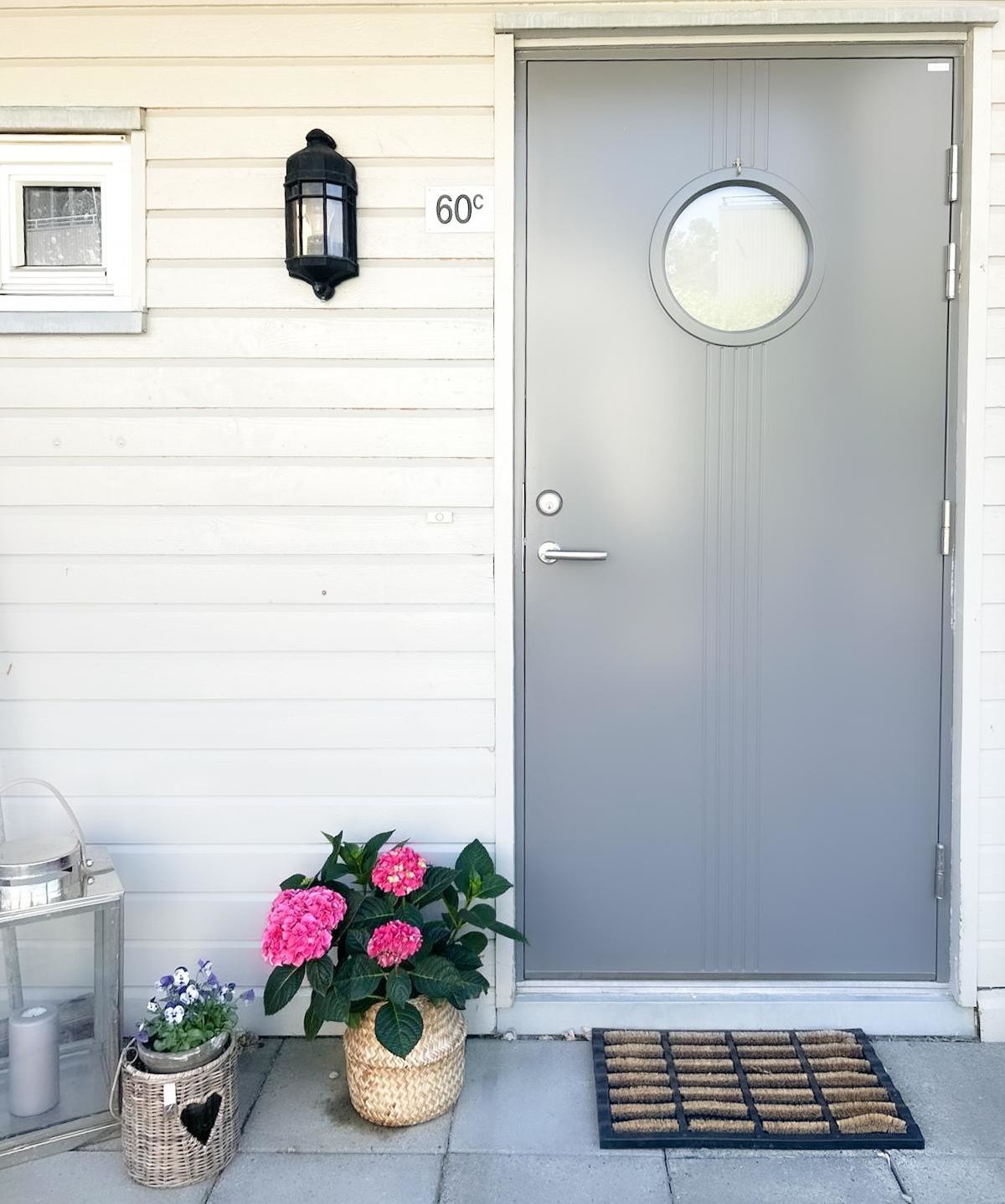 Pent og ryddig inngangsparti. Galleribilde