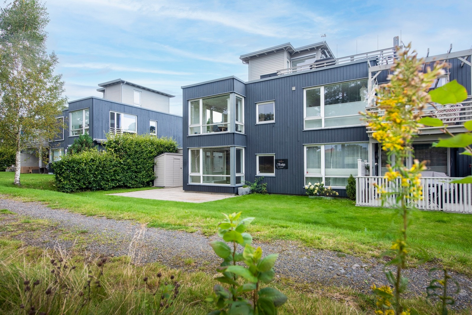 Privatmegleren v/ Weronica Sandbæk har gleden av å presentere Skaustranda 60c! En lys og fin 3-roms endeleilighet uten boplikt, med stor og solrik uteplass.Innflytningsklar! Galleribilde