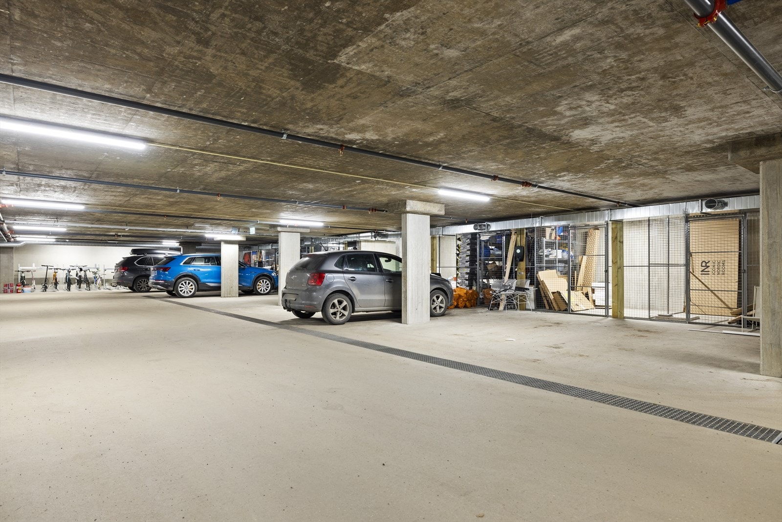 Til boligen medfølger garasjeplass og sportsbod i felles garasjeanlegg Galleribilde