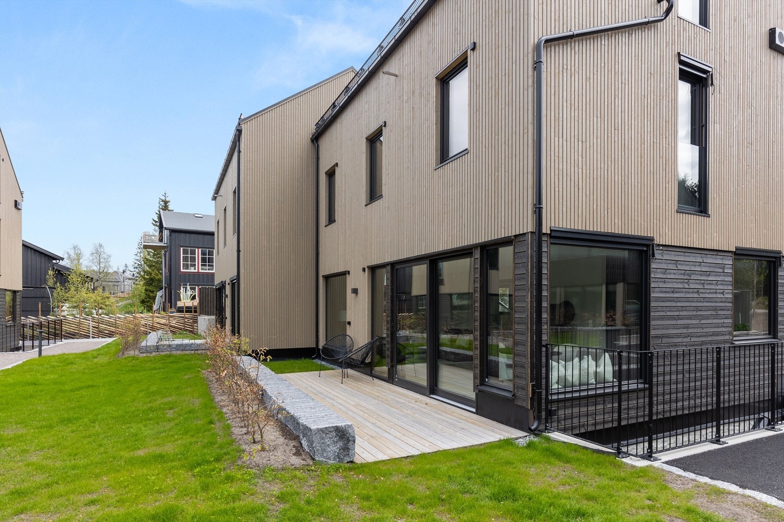 Fra markterrassen er det direkte adkomst til hyggelig og barnevennlig fellesareal Galleribilde