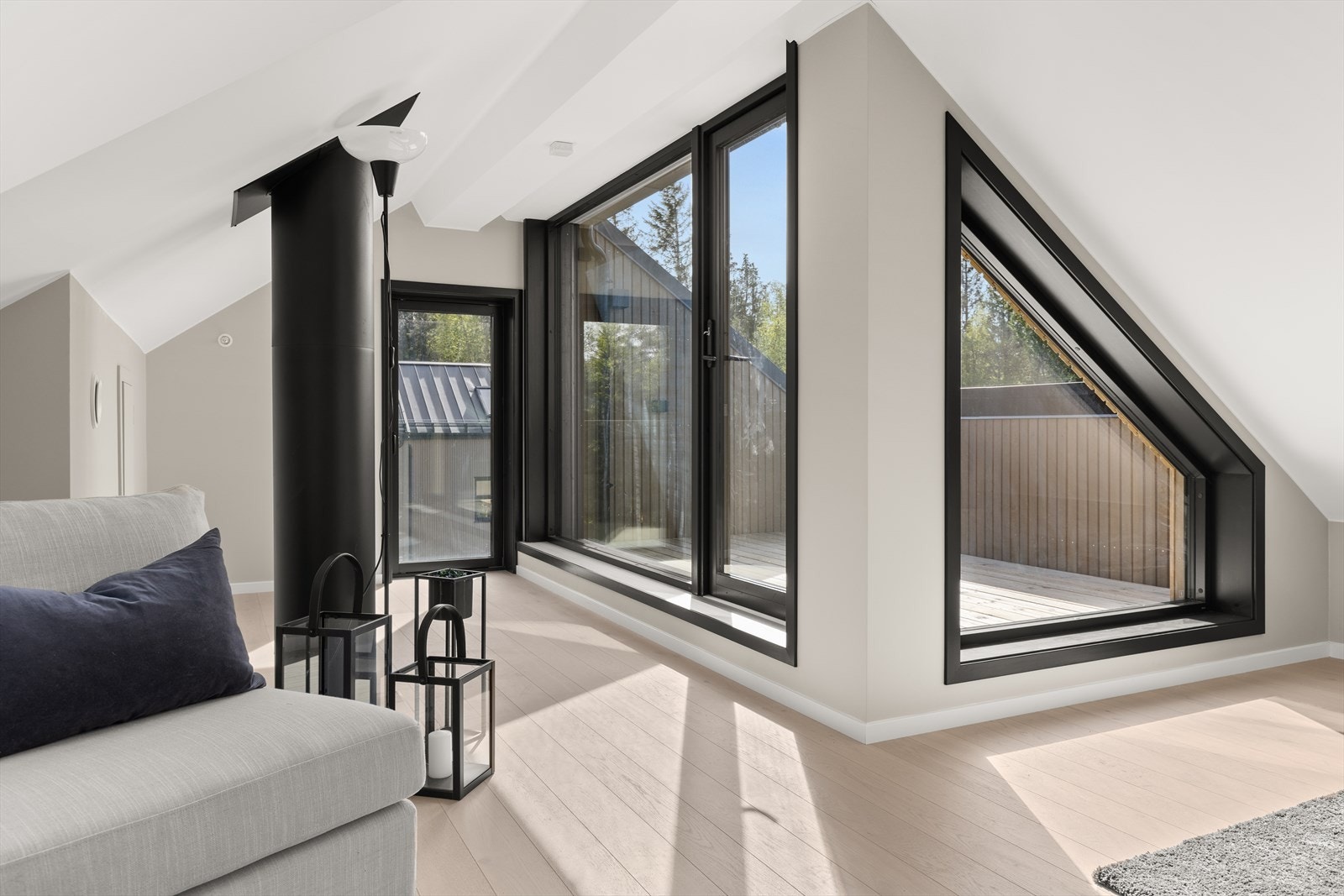 Fra stuen er det utgang til en lun og skjermet takterrasse på ca. 6,5 kvm. Galleribilde