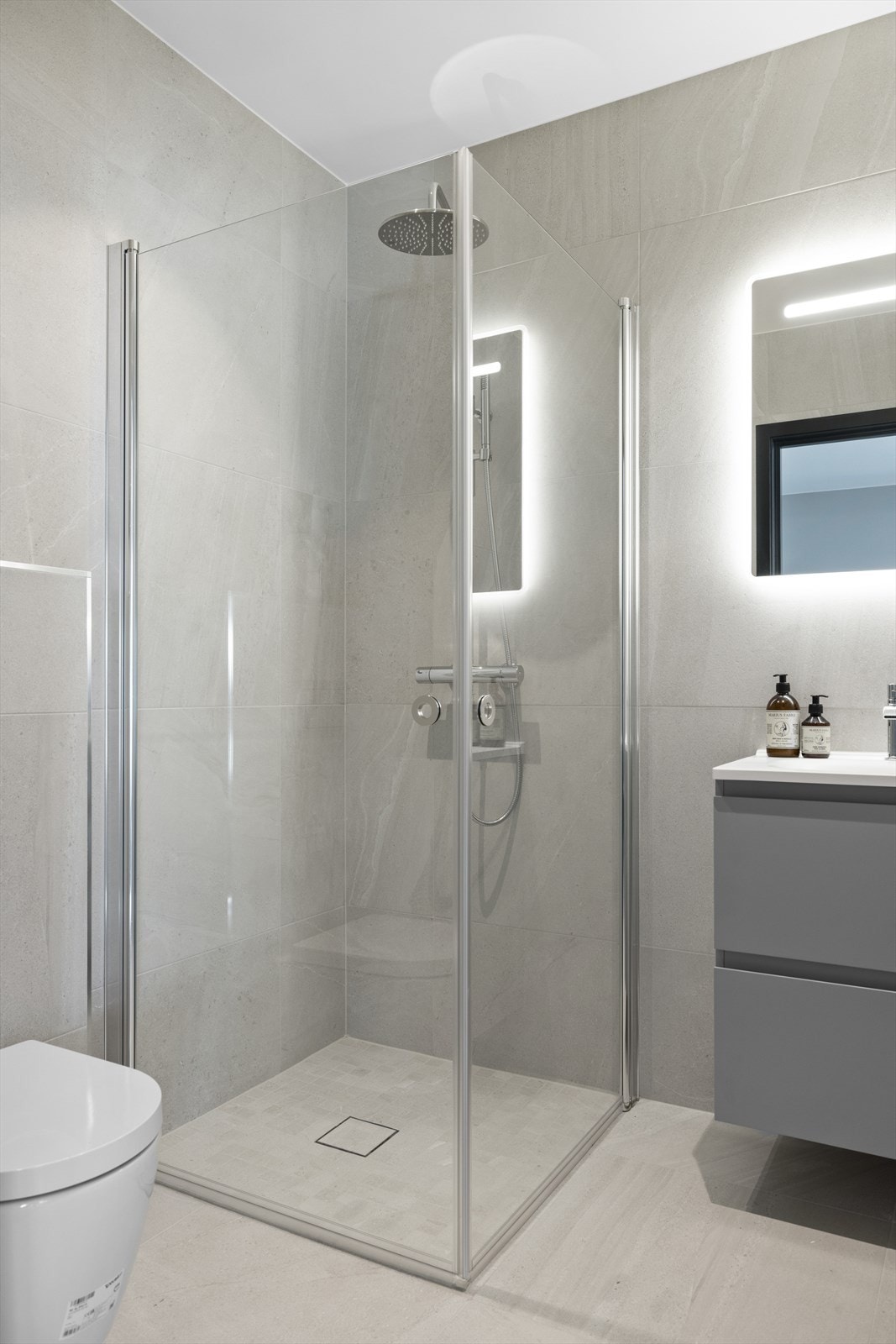 I tilknytning til kjellerstuen ligger boligens 3. bad Galleribilde