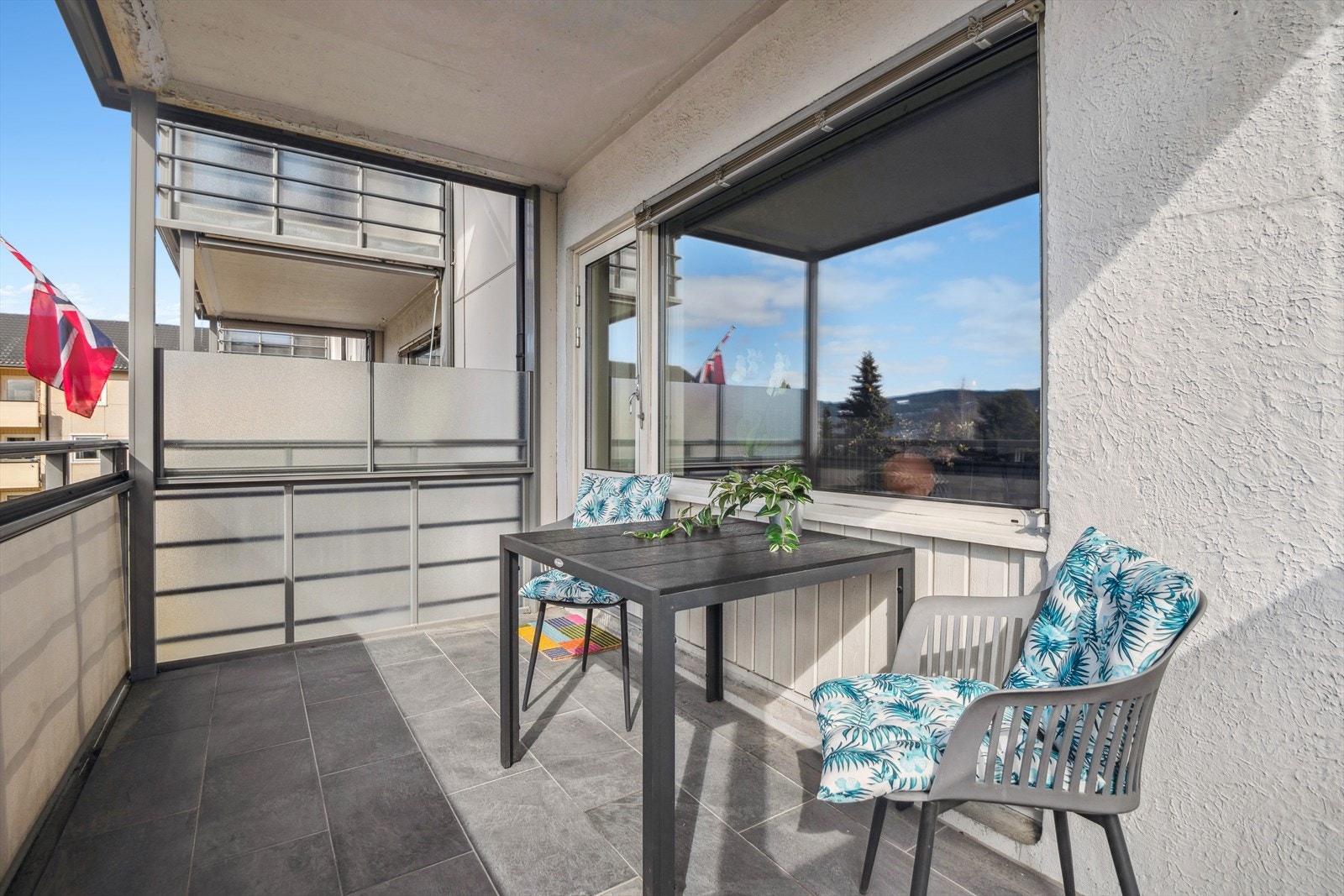 Verandaen måler ca. 8 m2. Galleribilde