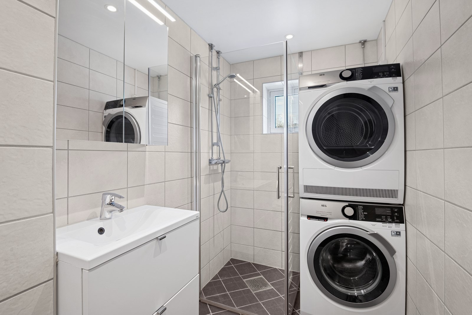 Baderommet ble pusset opp i 2021 via borettslaget. Galleribilde