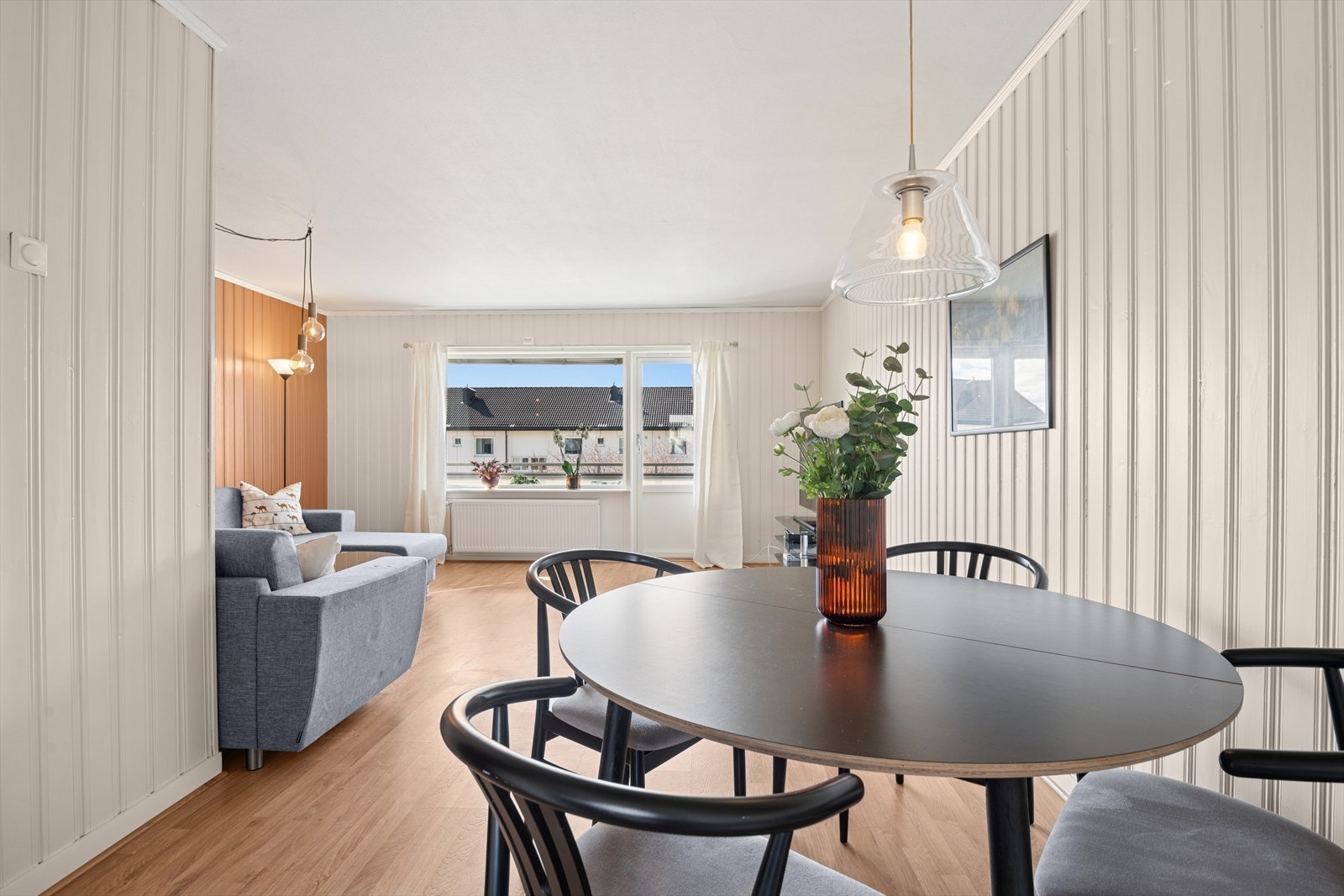 Stuen skaper en perfekt arena for samling av både venner og familie. Galleribilde