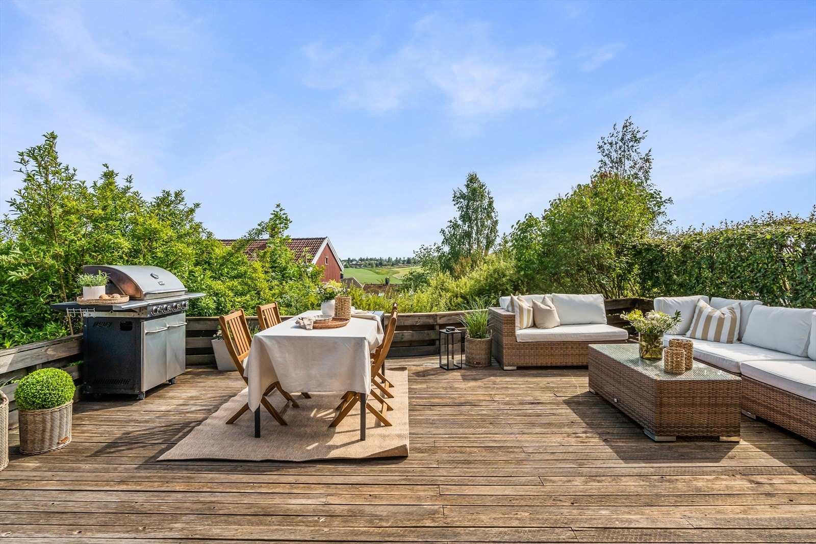 Stor, sydvendt terrasse på ca. 50 kvm. Galleribilde