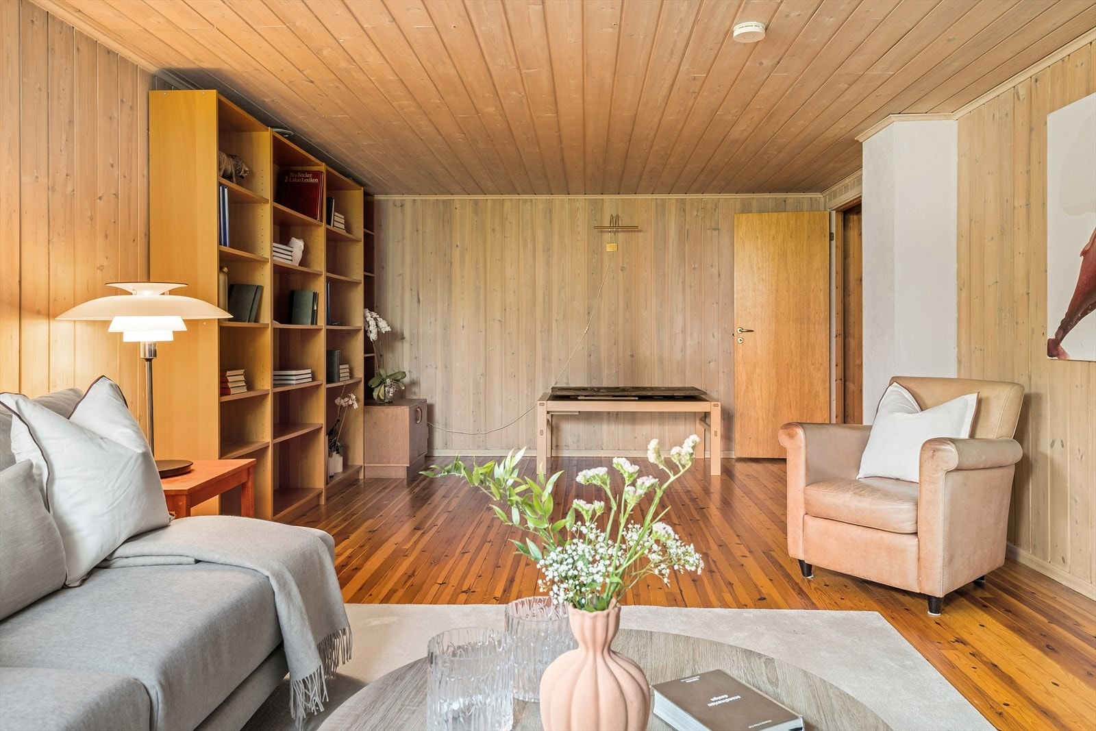 Kjellerstuen gir ekstra spillerom og privatliv for familiens eldste barn eller for storfamilien om man trenger en ekstra gjesteavdeling. Galleribilde