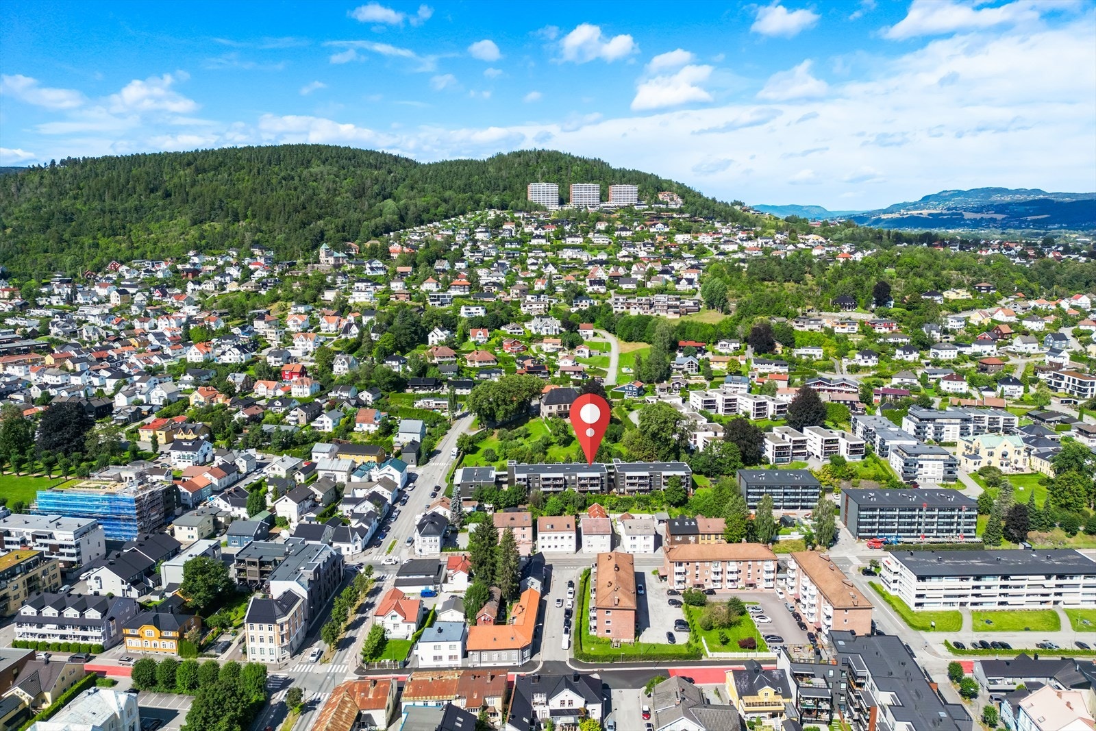 Enkel tilgang til Brakerøya stasjon med hyppige avganger retning Asker og Oslo. Galleribilde