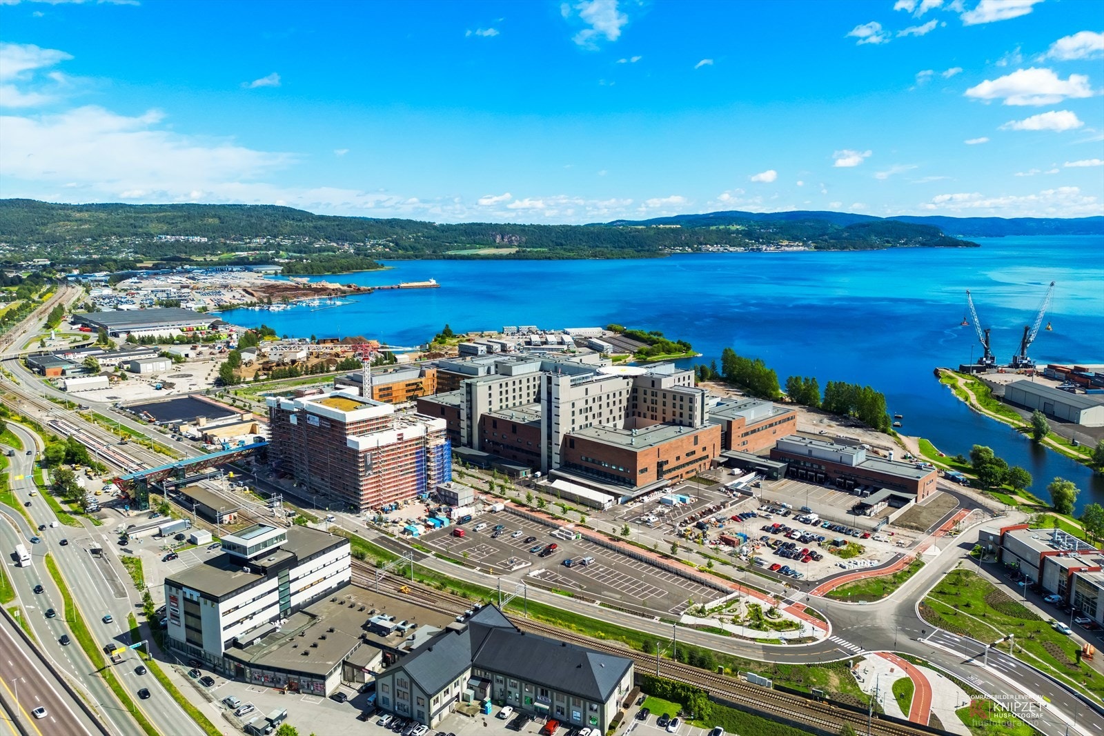 Leiligheten vil også få kort gangavstand til Drammen nye sykehus som er under ferdigstilling og skal stå klar i oktober 2025. Galleribilde