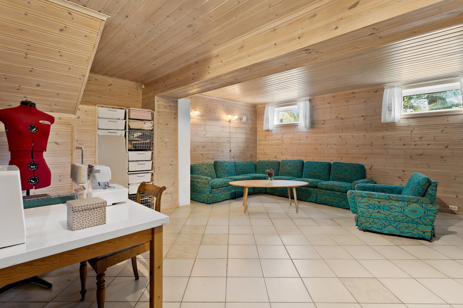 Kjellerstue er opprinnelig godkjent som arbeidsrom og er ikke bruksendret. Rommet er ikke godkjent for varig opphold. Galleribilde