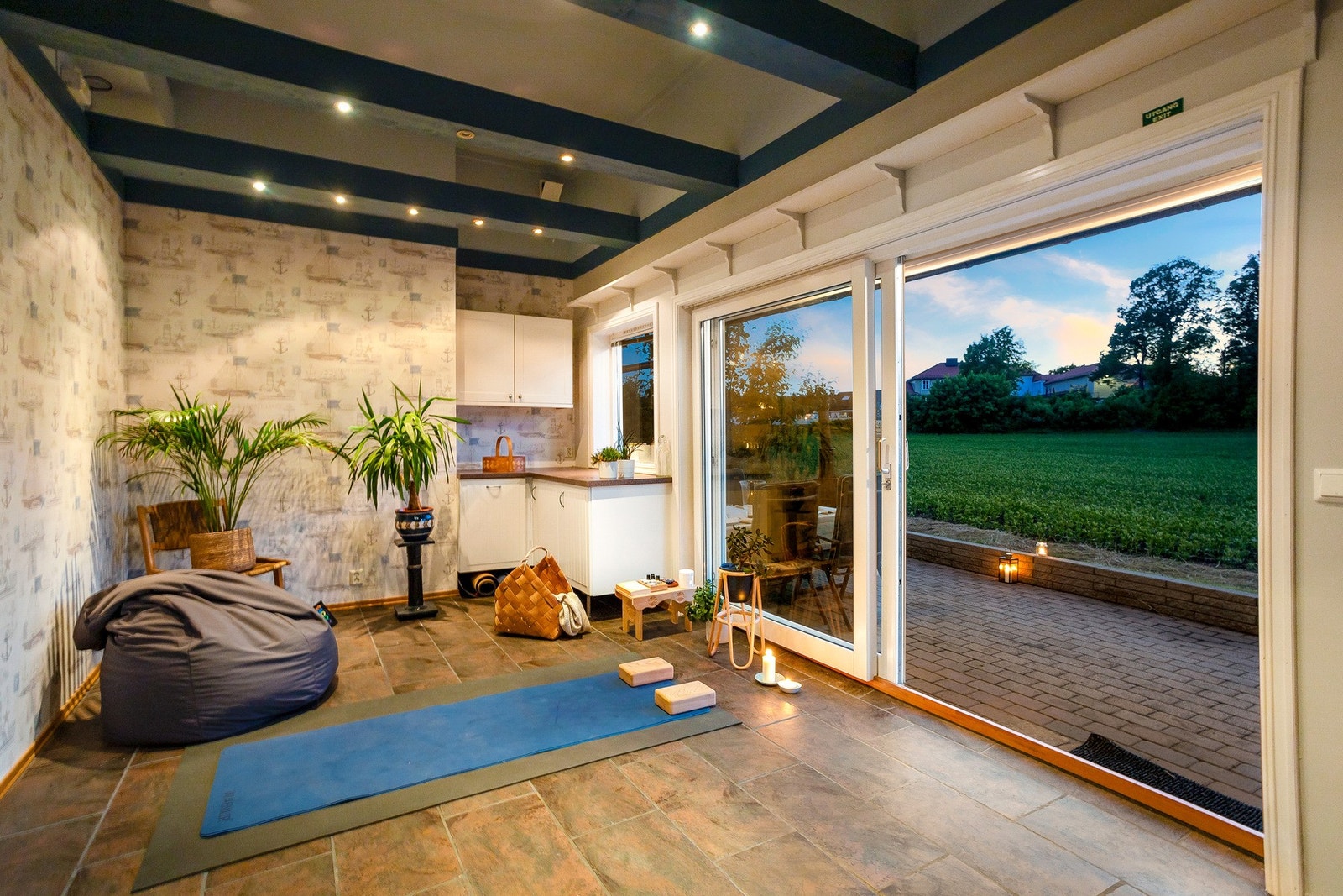 Hagestuen er opprinnelig godkjent som garasje og er ikke bruksendret fra tilleggsdel til hoveddel. Galleribilde