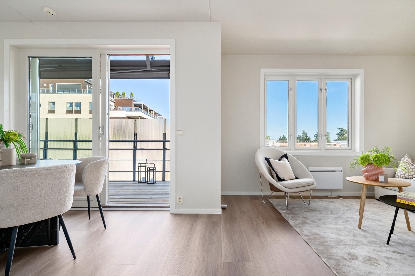 Fra stue/kjøkken har du adkomst til balkong Galleribilde