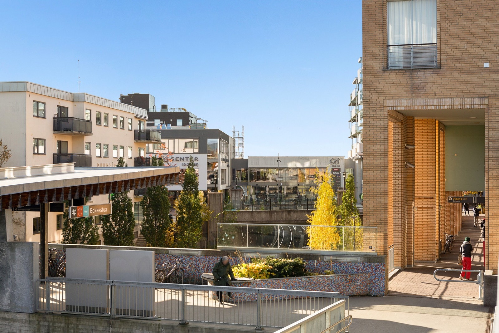 Ved Bekkestua senter finner du også Bekkestua T-bane stasjon Galleribilde
