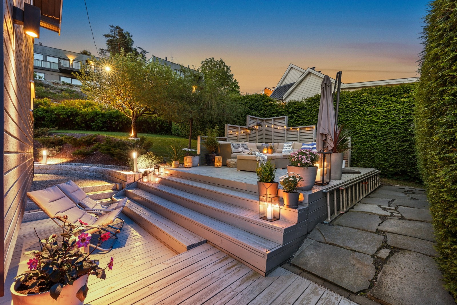 Uteplassen er det perfekte stedet for sene sommerkvelder i hyggelige lag Galleribilde