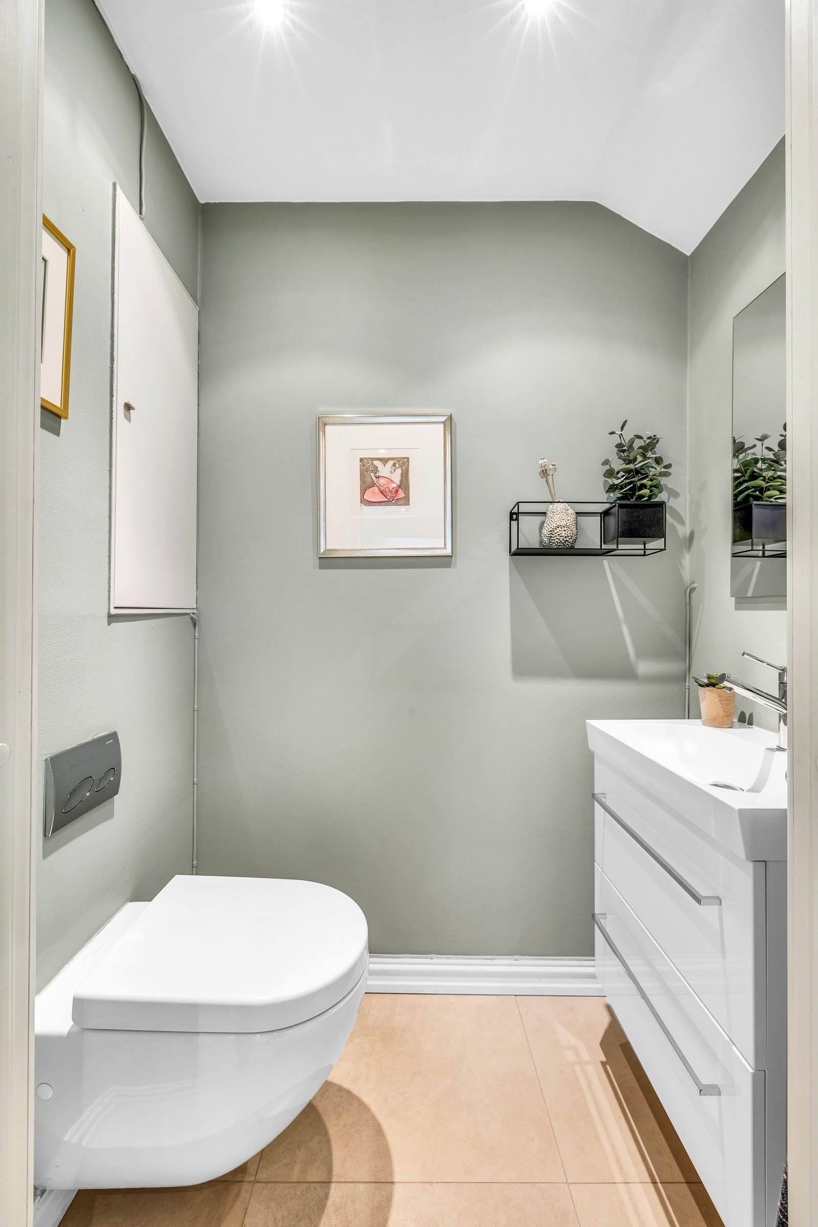 Toalettrom i første etasje ved entre- pusset opp i 2011 Galleribilde