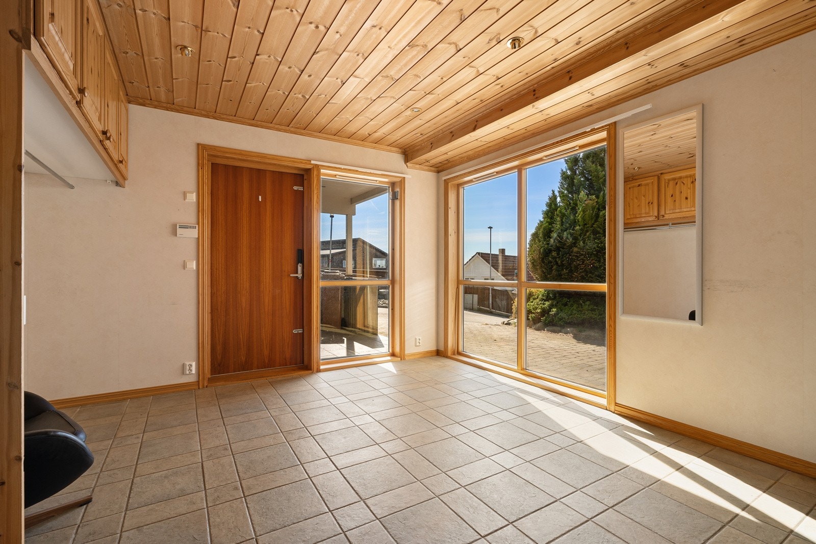 Flselagt entre med gulvvarme Galleribilde