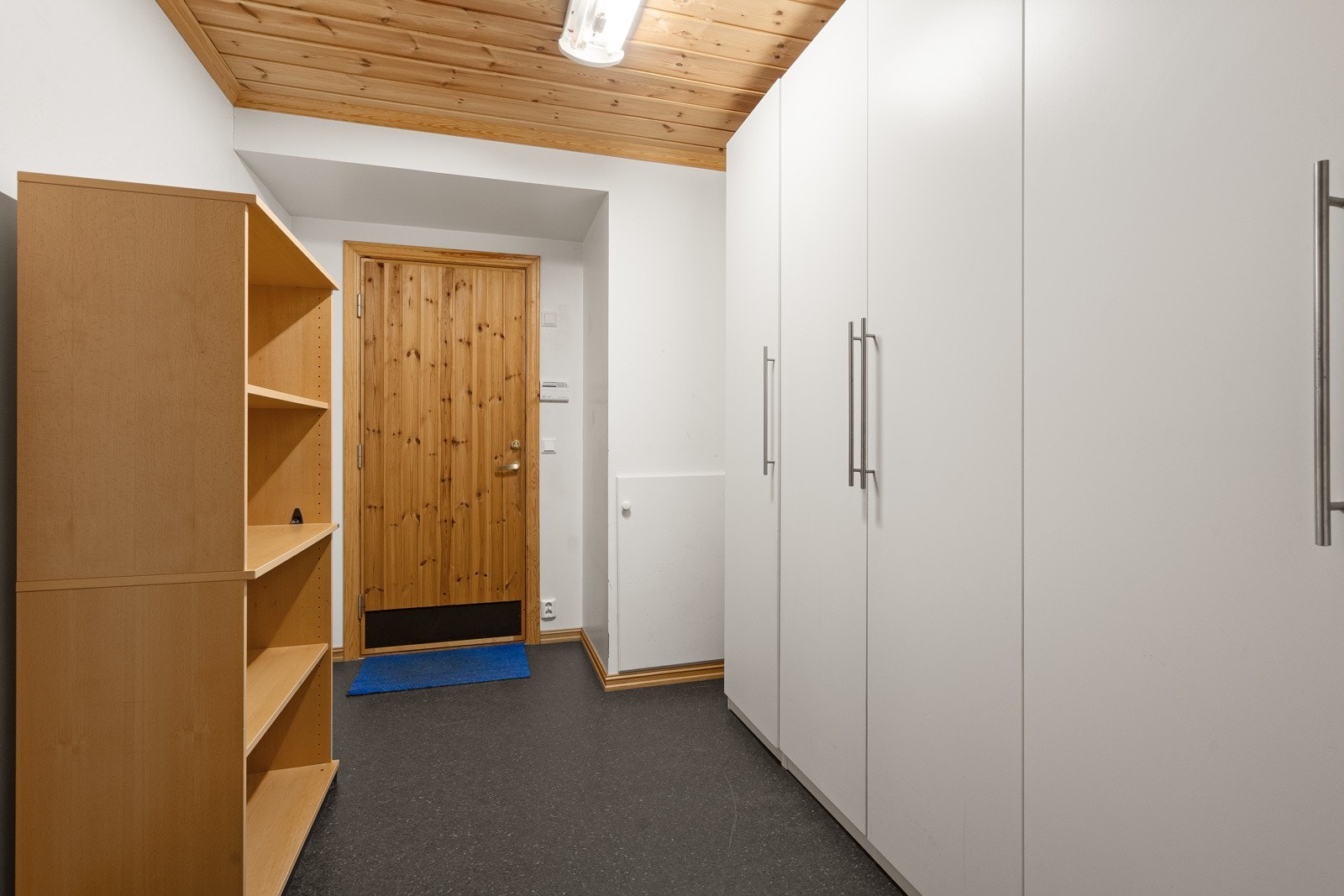 Sportsbod med gjennomgangt til garasje Galleribilde