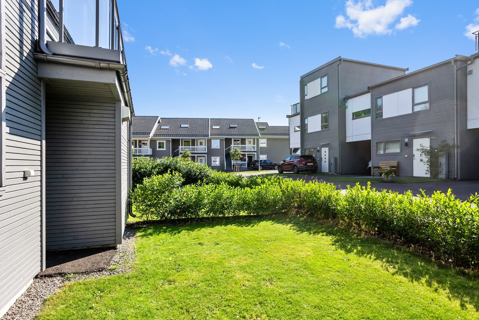 I hagen mot vest kan man nyte lange soldager, og ikke minst kveldssol i sommerhalvåret. Galleribilde