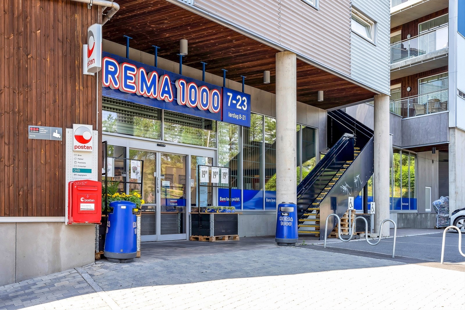 Olaf Helsets Vei 1A ligger i et attraktivt og etablert boligområde på Skullerud. Det er kort avstand til butikker, idrettsanlegg og skoler. Galleribilde