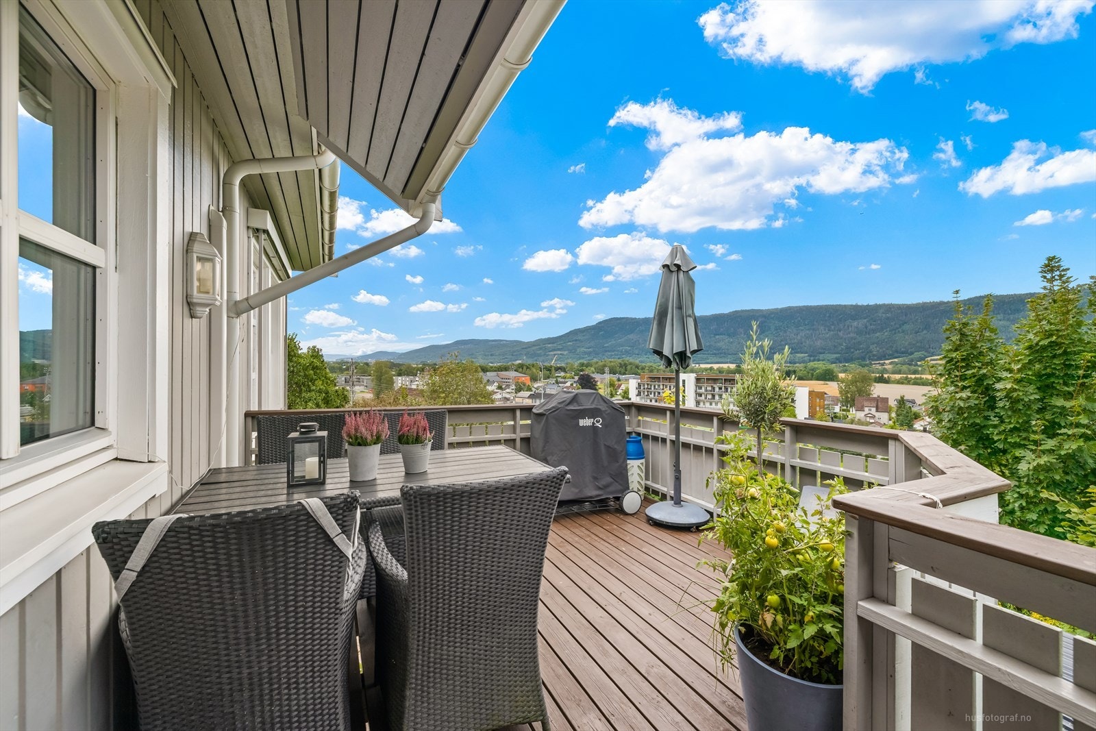 Her er det god plass til utemøbler og grill. Galleribilde