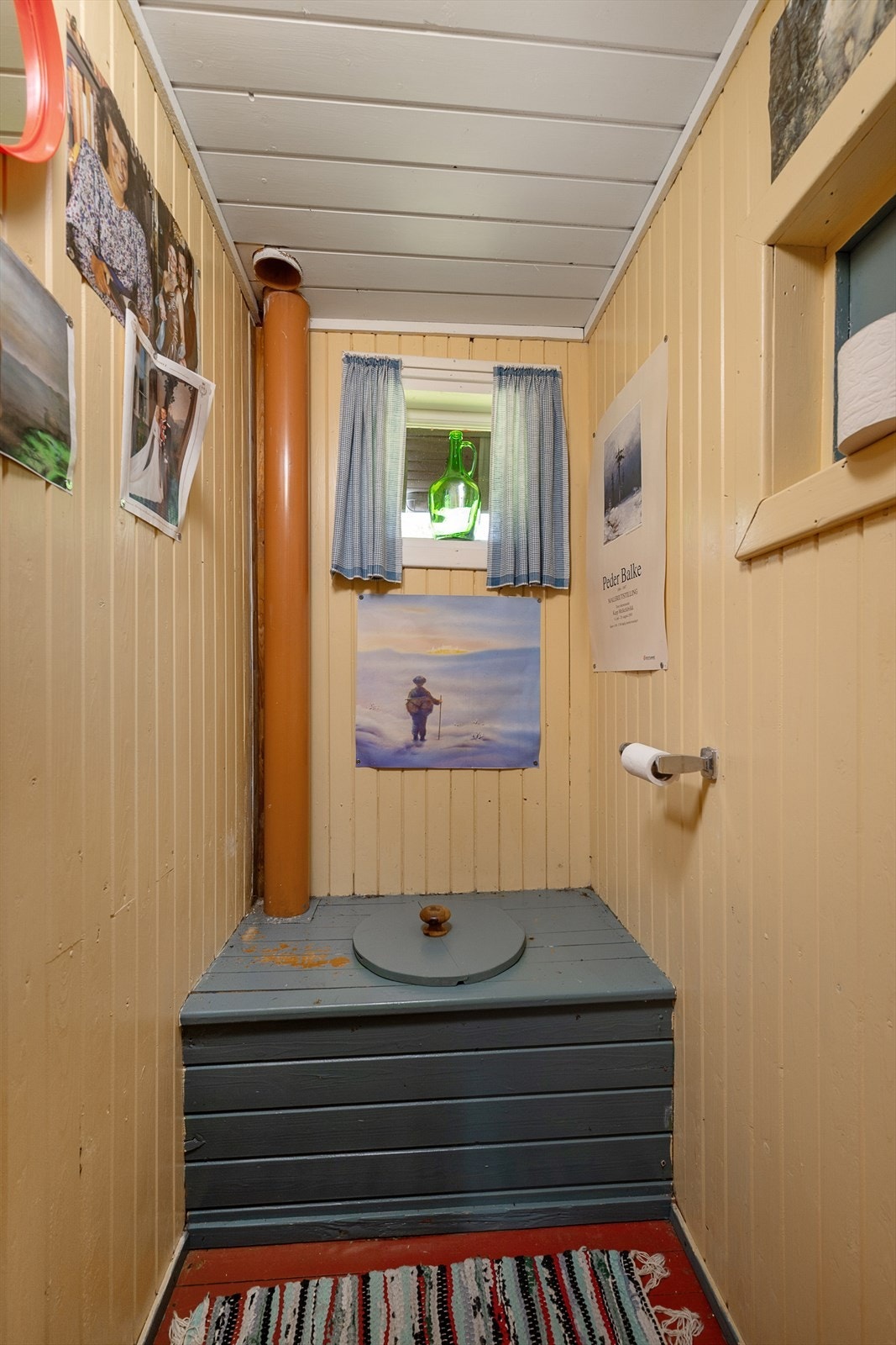 Adkomst til do fra gangen mellom kjøkkenet og den ekstra stua. Galleribilde
