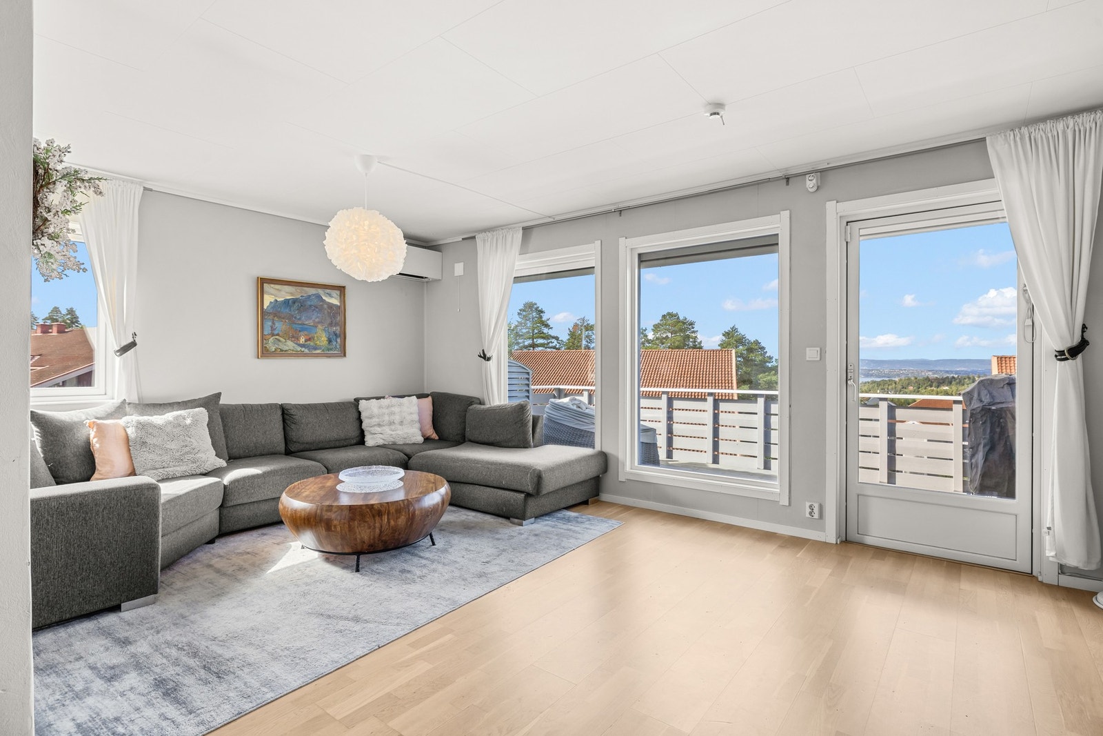 Leiligheten byr på gode kvaliteter og en planløsning som passer like godt for barnefamilier som for par eller enslige som ønsker litt ekstra plass. Galleribilde