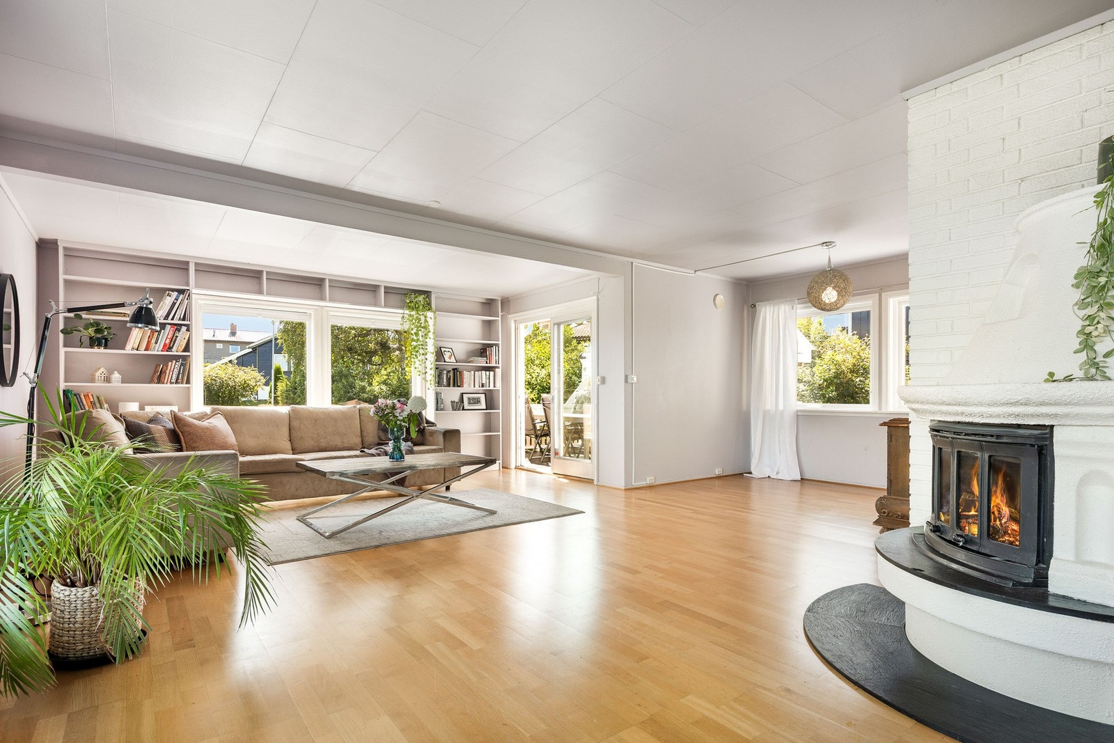 Peisovn i stue som gir lun varme på kalde dager. Galleribilde