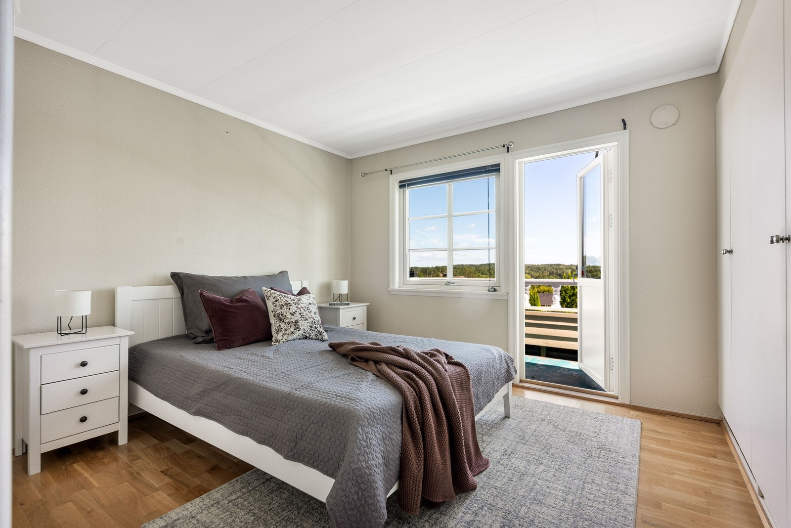 Soverom med garderobeløsning. Galleribilde