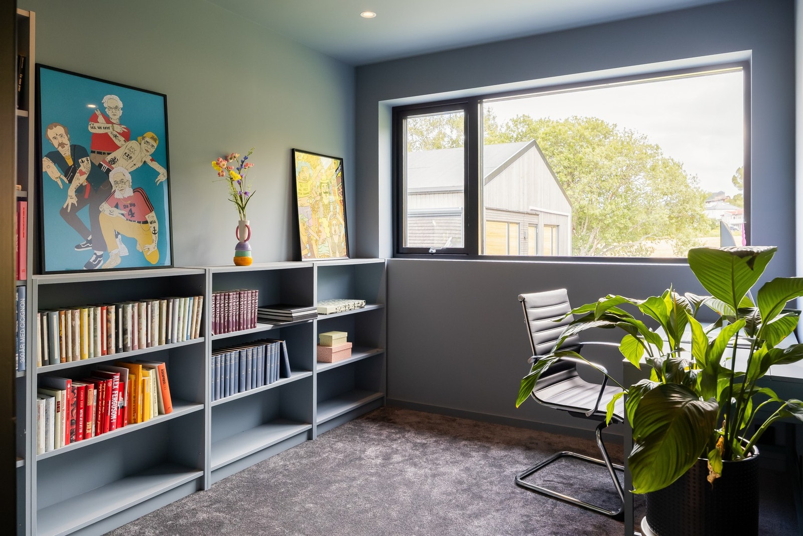 Kontoret er på 9 kvm. og har høy bruksverdi med mulighet for forskjellig innredning. Galleribilde