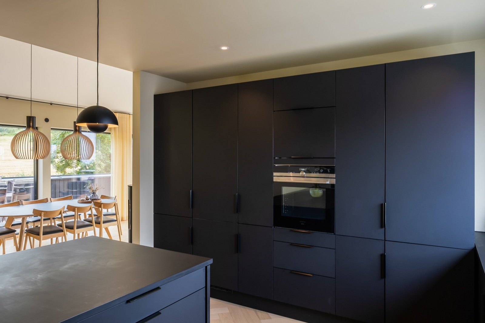 Her har man fin tilknytning til spisestua slik at man har kontakt mellom sonene når man eksempelvis lager mat til gjester. Galleribilde