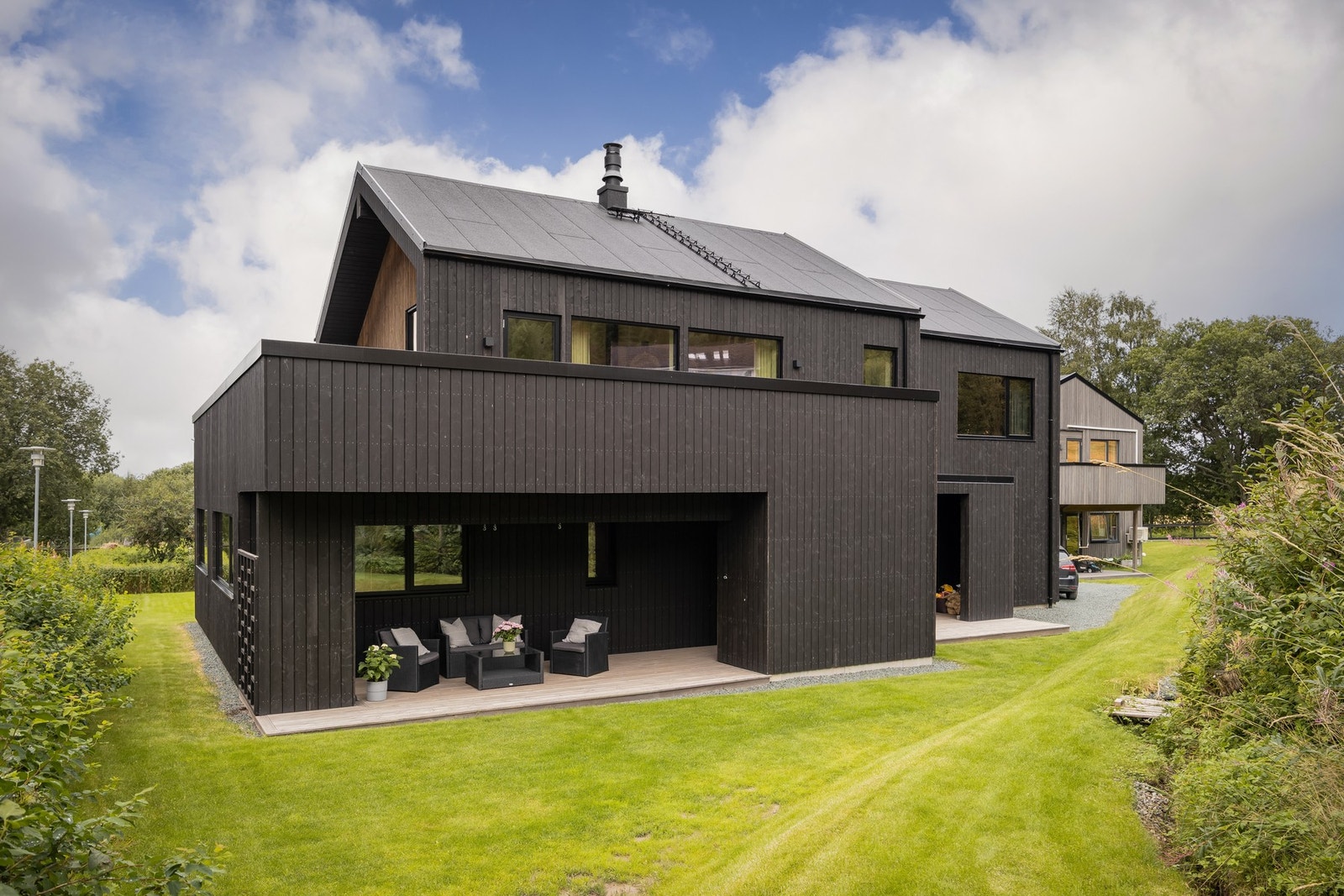 Fenomenal enebolig fra 2021 med påkostet standard og gjennomtenkte løsninger. Galleribilde