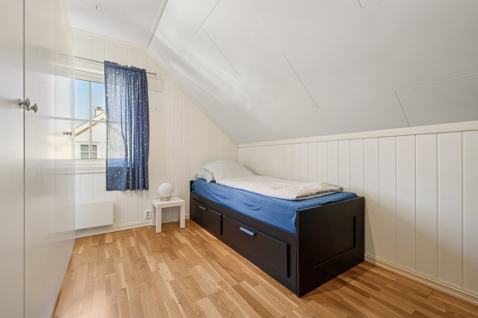 Det er per i dag montert gode garderobeløsninger på samtlige soverom. Galleribilde