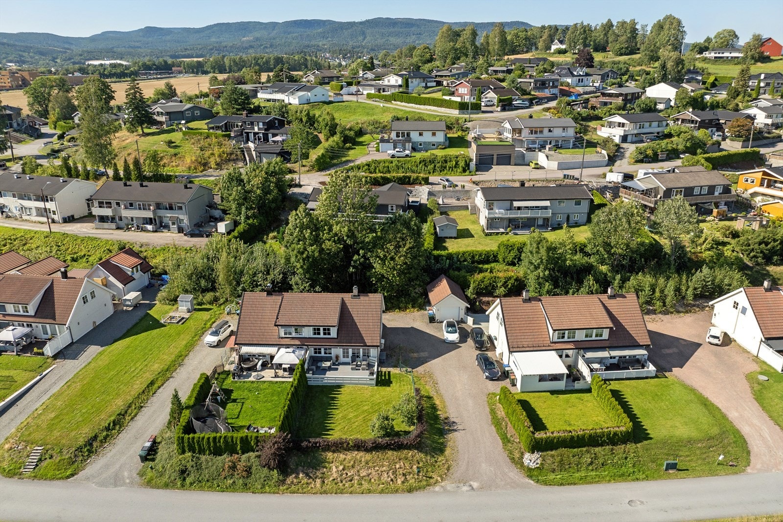 Her bor man tilbaketrukket i en blindgate i et populært og barnevennlig område, men samtidig sentralt med kort vei til det meste. Galleribilde