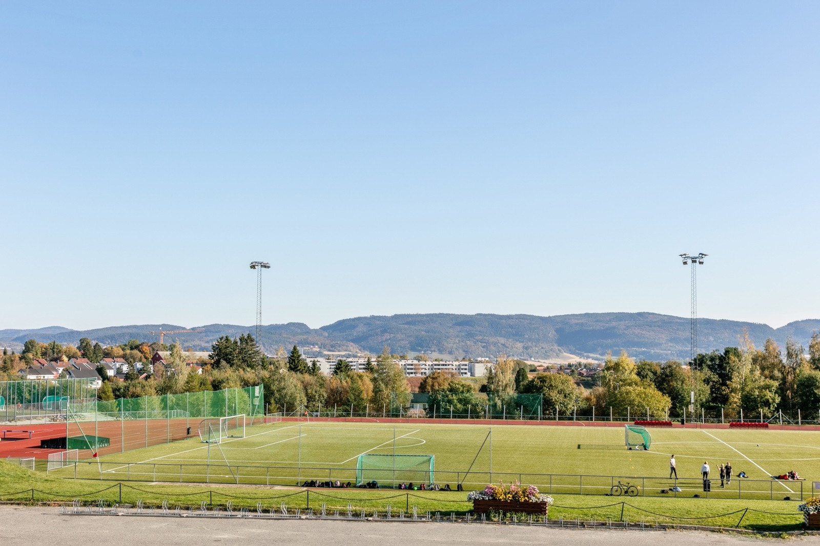 For den aktive er det kort vei til Dalgård som kan by på både ishall, fotballbaner, løpebane og en utendørs trimpark. Galleribilde