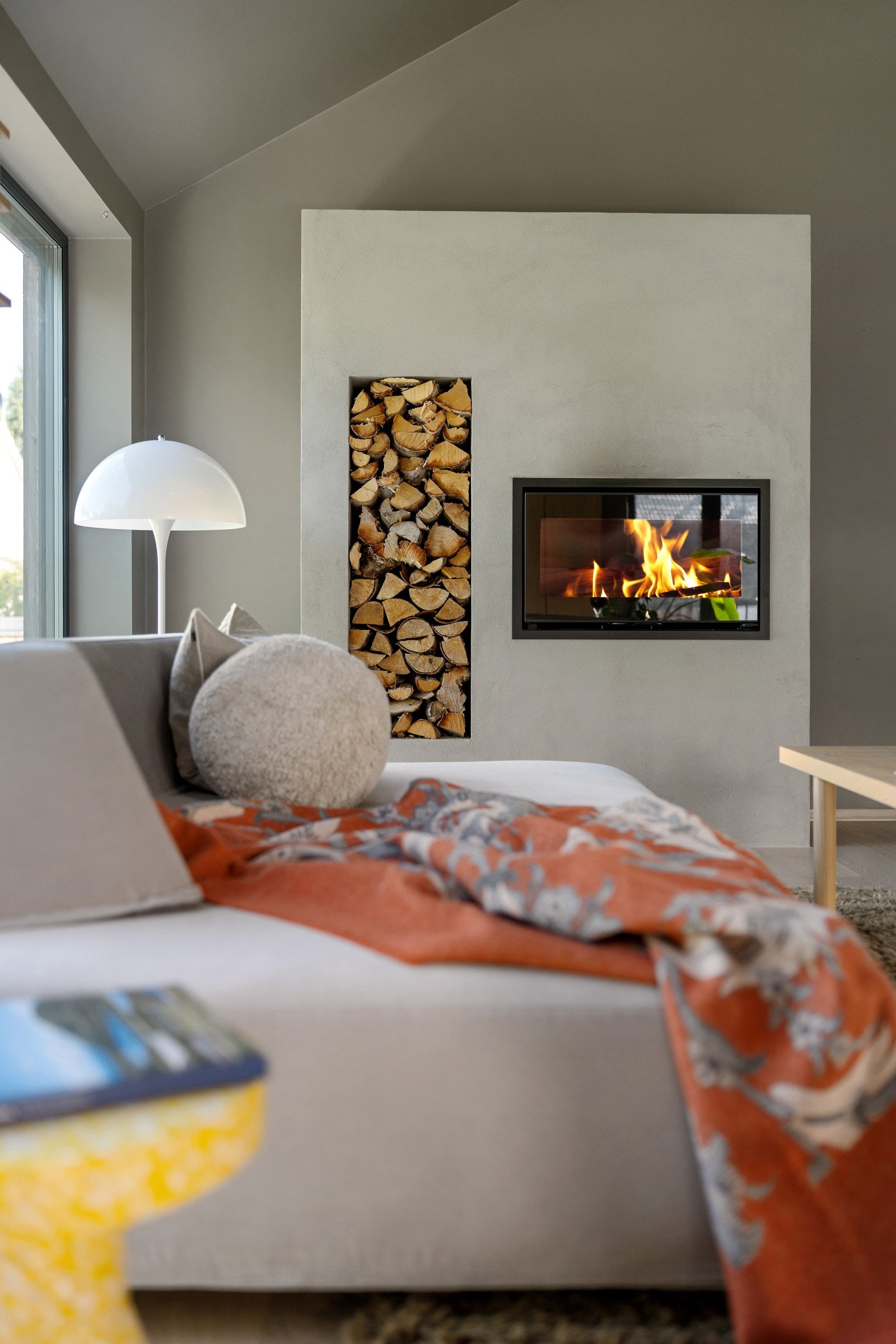 Lekker peisovn som holder rommet varmt året rundt. Galleribilde