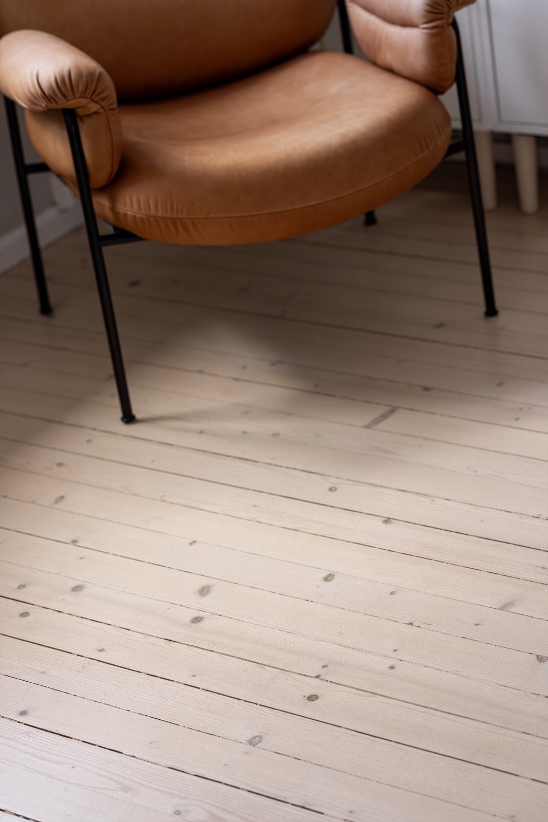 Det originale tregulvene ble slipt og lakket i alle rom i 2019. Galleribilde